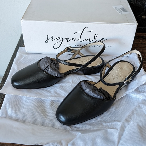 journee amannda black flat with strap buckle - Picture 4 of 5